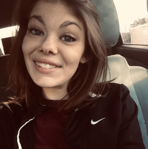 Meet Your Posher! - Picture 3 of 5